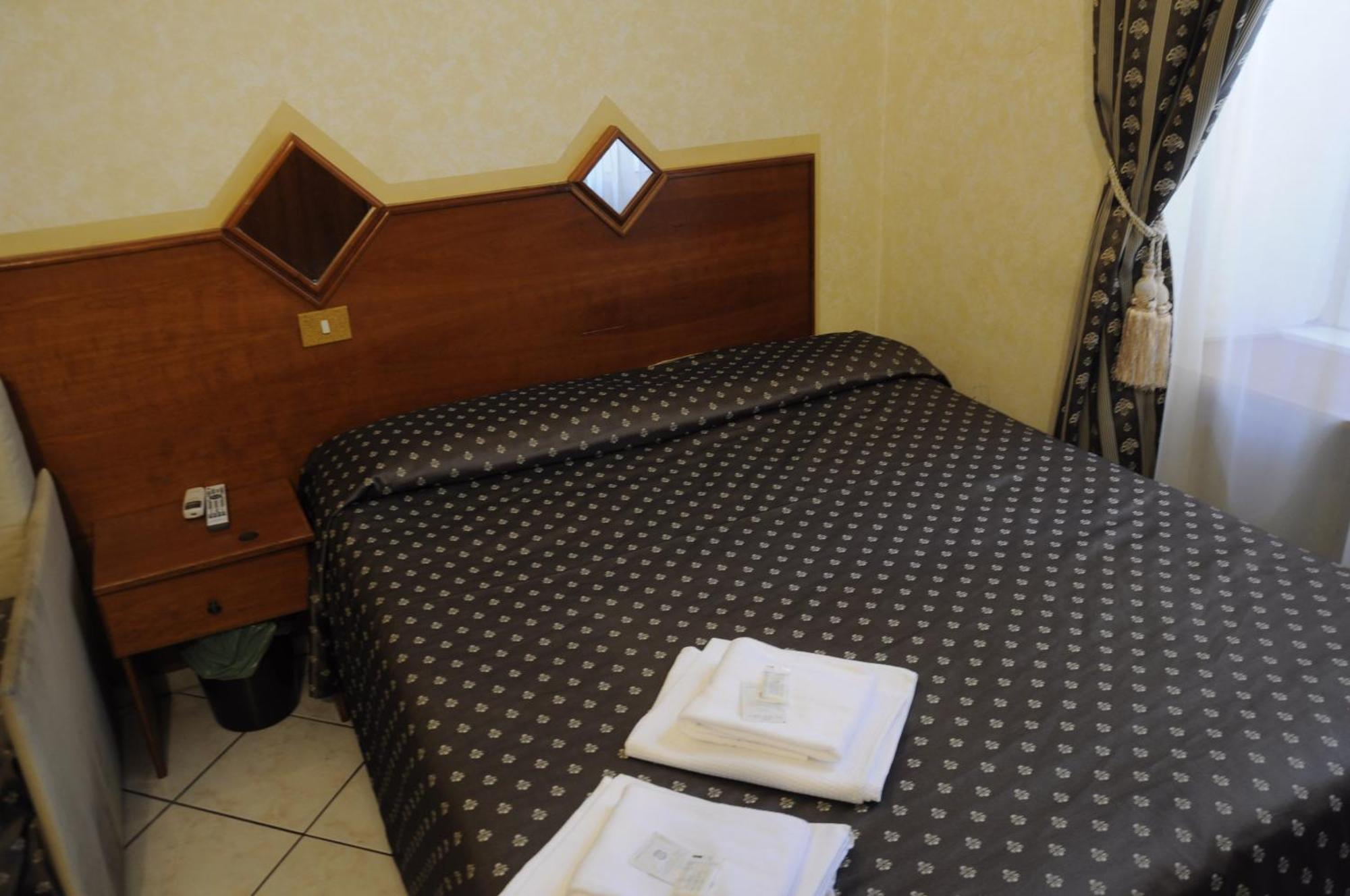 Hotel Farini Roma Phòng bức ảnh